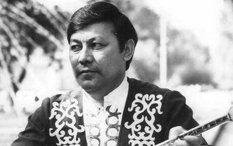 Создатель-новой-школы-кюя:-80-лет-Каршыге-Ахмедиярову