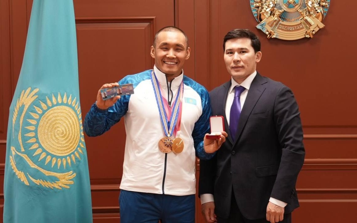 Паралимпиец-Ербол-Хамитов-получил-звание-заслуженного-мастера-спорта