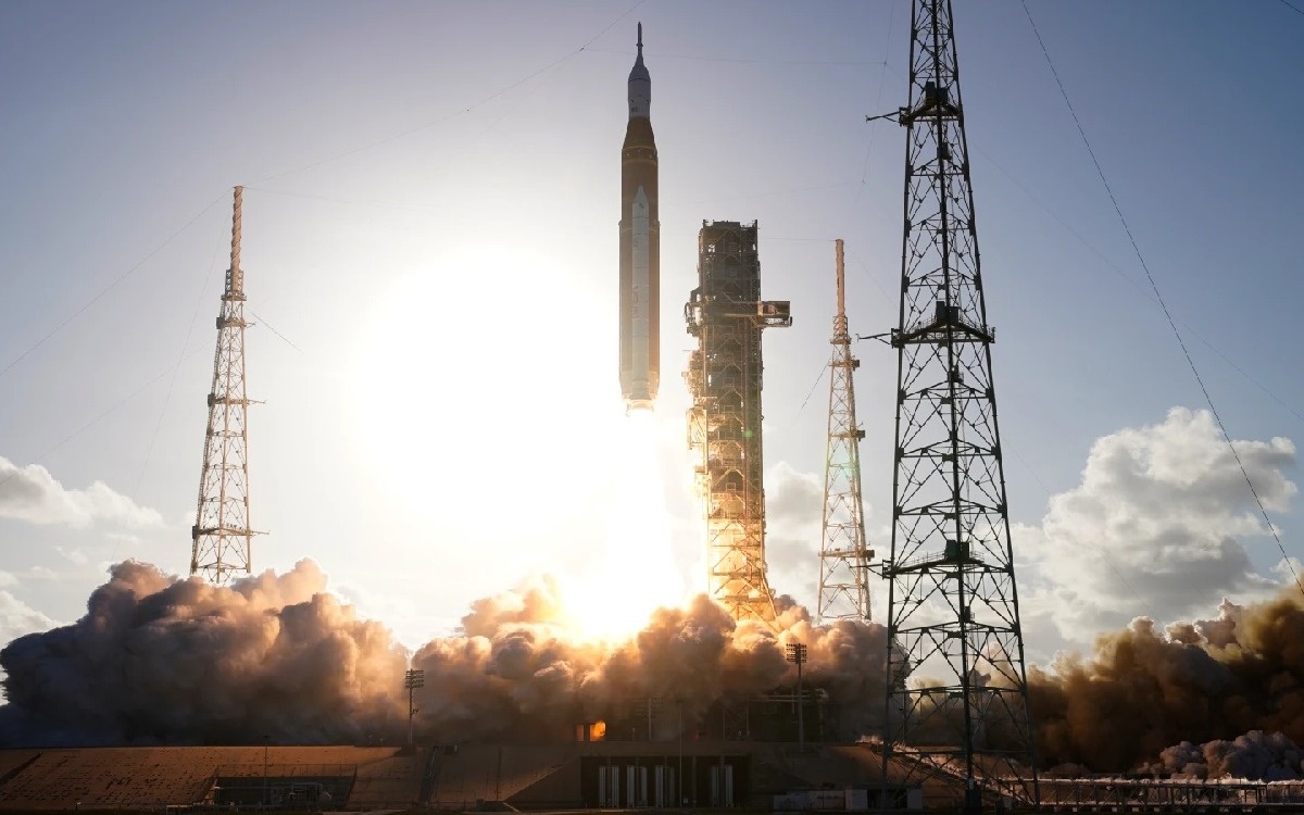 nasa-запустило-корабль-orion-с-четырьмя-астронавтами-к-Луне