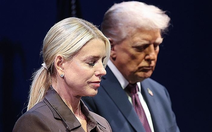Трамп-уволил-генпрокурора-США-Пэм-Бонди