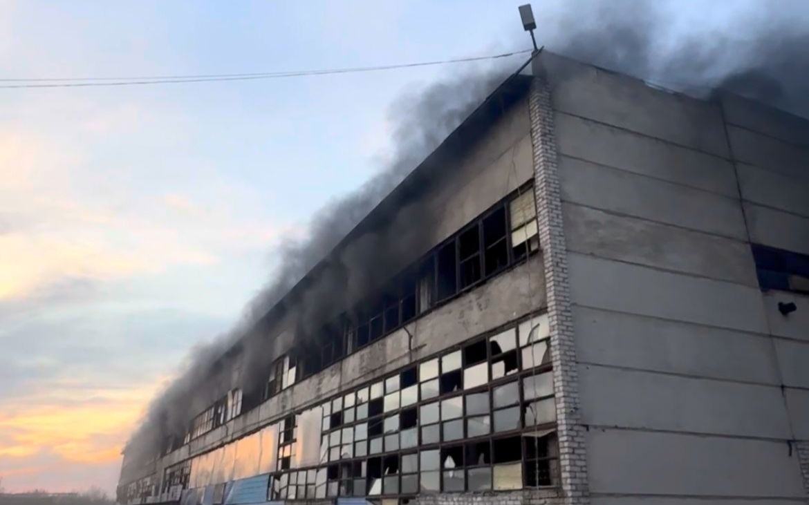 Взрывоопасный-пожар-потушили-на-заводе-в-Талдыкоргане