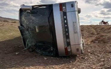 Вахтовый-автобус-с-50-рабочими-перевернулся-в-Карагандинской-области