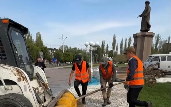 Деревья-сакуры-посадят-в-центре-Тараза