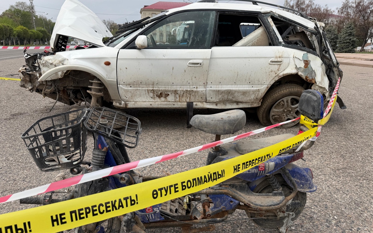 Полицейские-выставили-разбитые-авто-на-улицах-Тараза