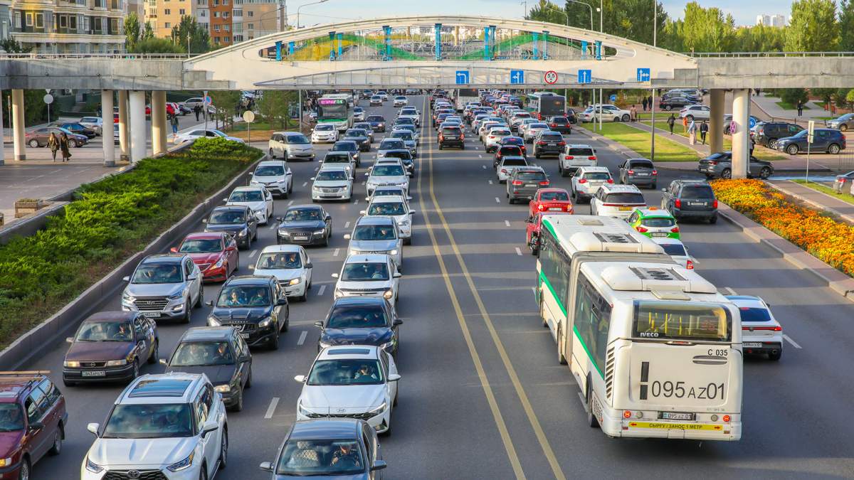 Почему-автобусы-не-спасают-Астану-от-пробок