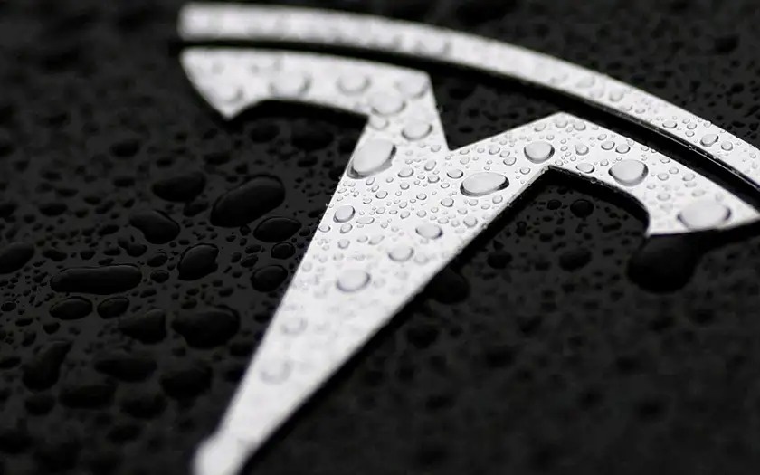 tesla-начала-внедрение-расширенной-системы-помощи-водителю-в-Европе