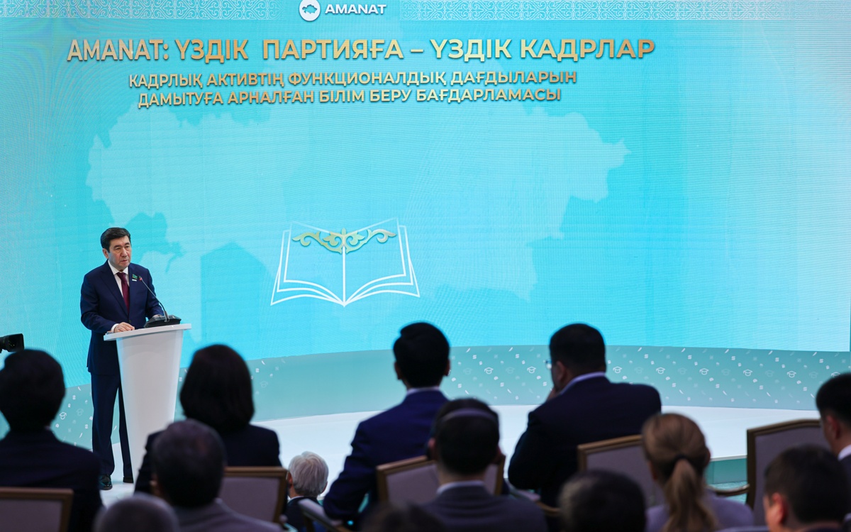 Партия-amanat-начинает-обучение-сельских-акимов-и-депутатов