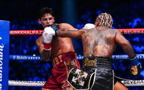 Гарсия остановил Бенна и защитил пояс WBC