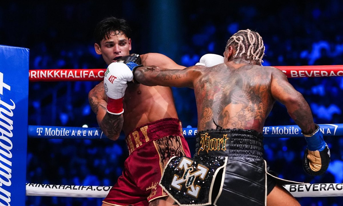 Гарсия остановил Бенна и защитил пояс WBC