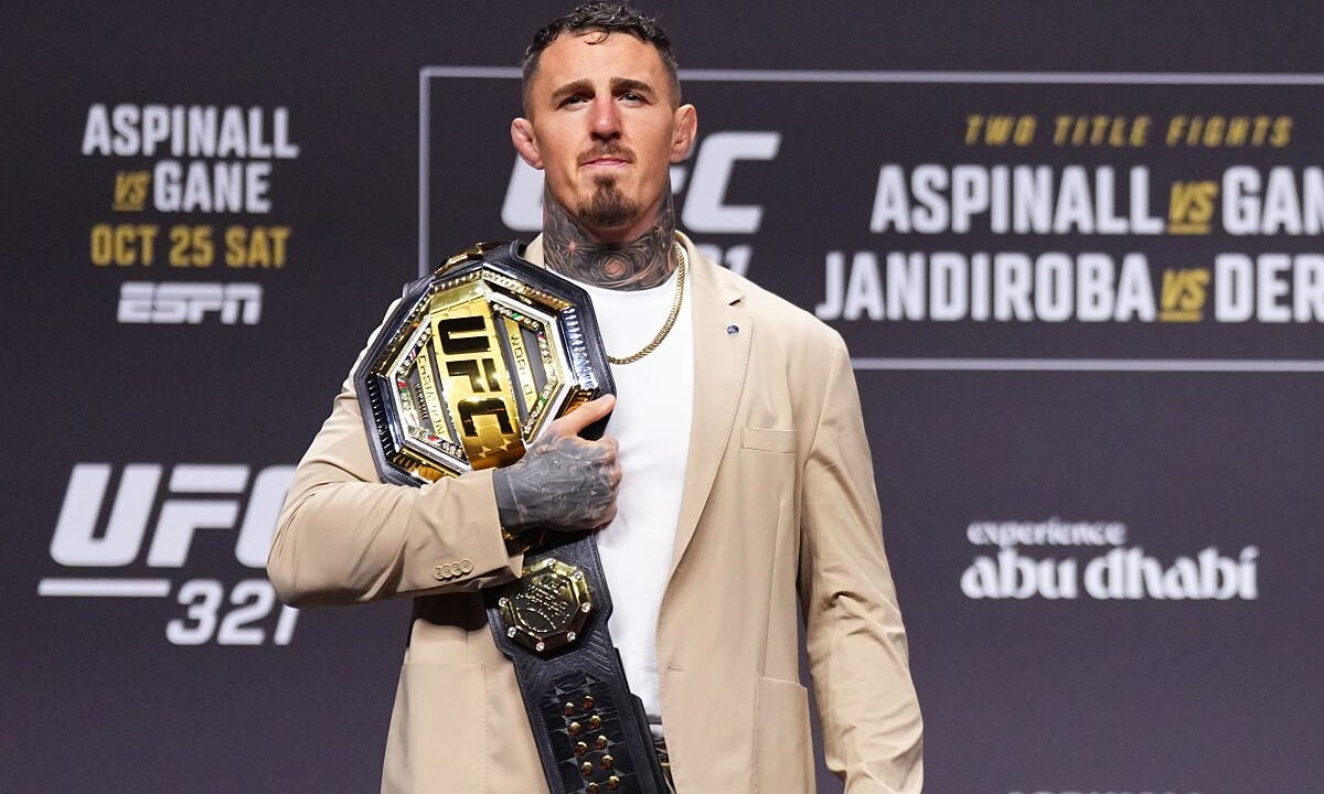 Боец UFC Том Аспиналл, освободивший титул чемпиона в тяжёлом весе