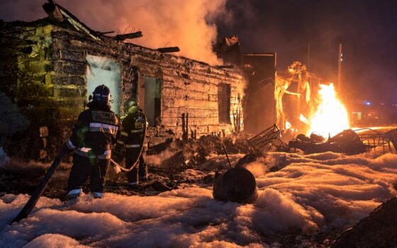 Двое пострадали при взрыве и пожаре на автомойке в Семее