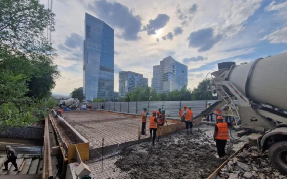 Велопешеходный мост через Есентай достроят к концу октября