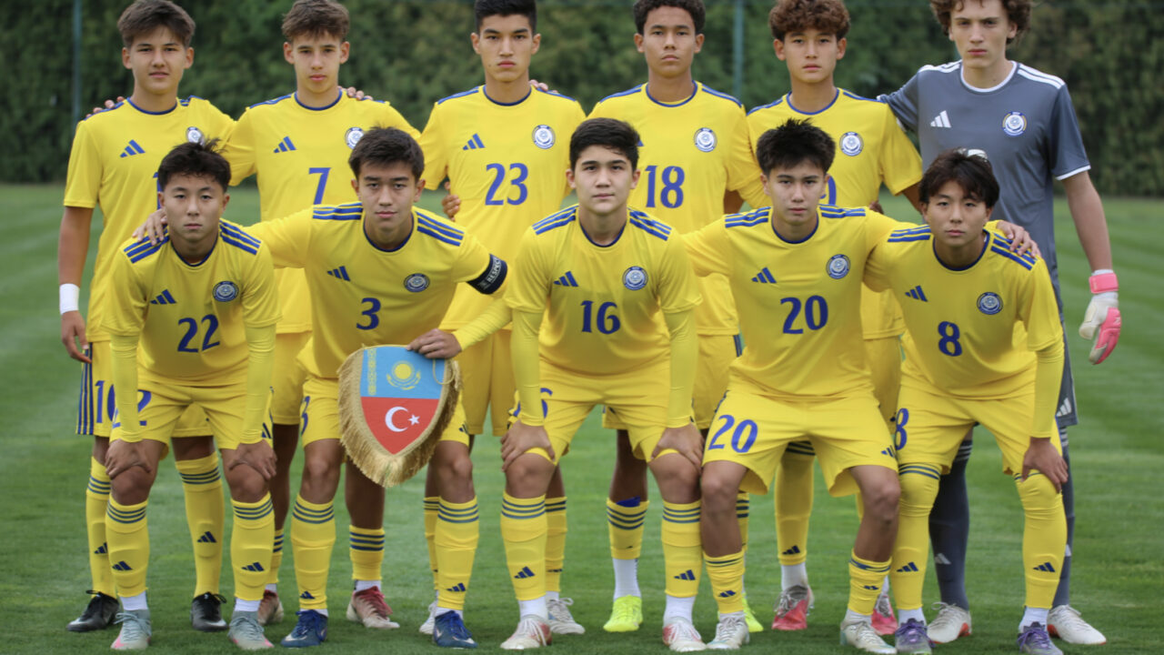 Сборная Казахстана U-15 в матче Турнира развития УЕФА против Турции
