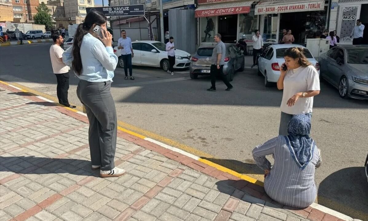 Последствия землетрясения магнитудой 5,4 в районе Каракёпрю провинции Шанлыурфа на юго-востоке Турции