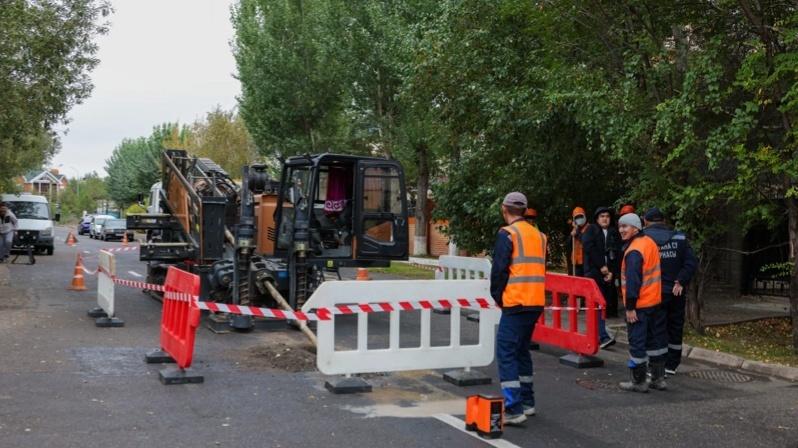 Работы по обновлению водопроводных сетей в Астане