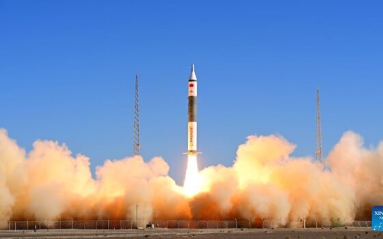 Китай вывел на орбиту два радиолокационных спутника