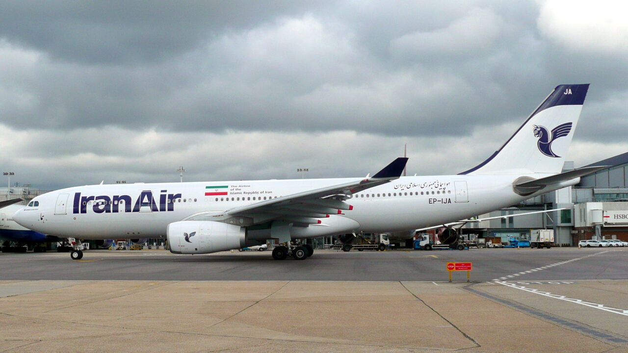 Самолёт иранской авиакомпании Iran Air в аэропорту