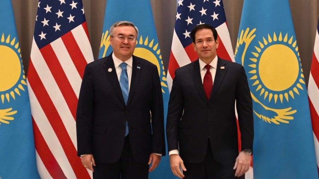Глава МИД Казахстана Мухтар Тлеуберди и госсекретарь США Марко Рубио на встрече в Самарканде