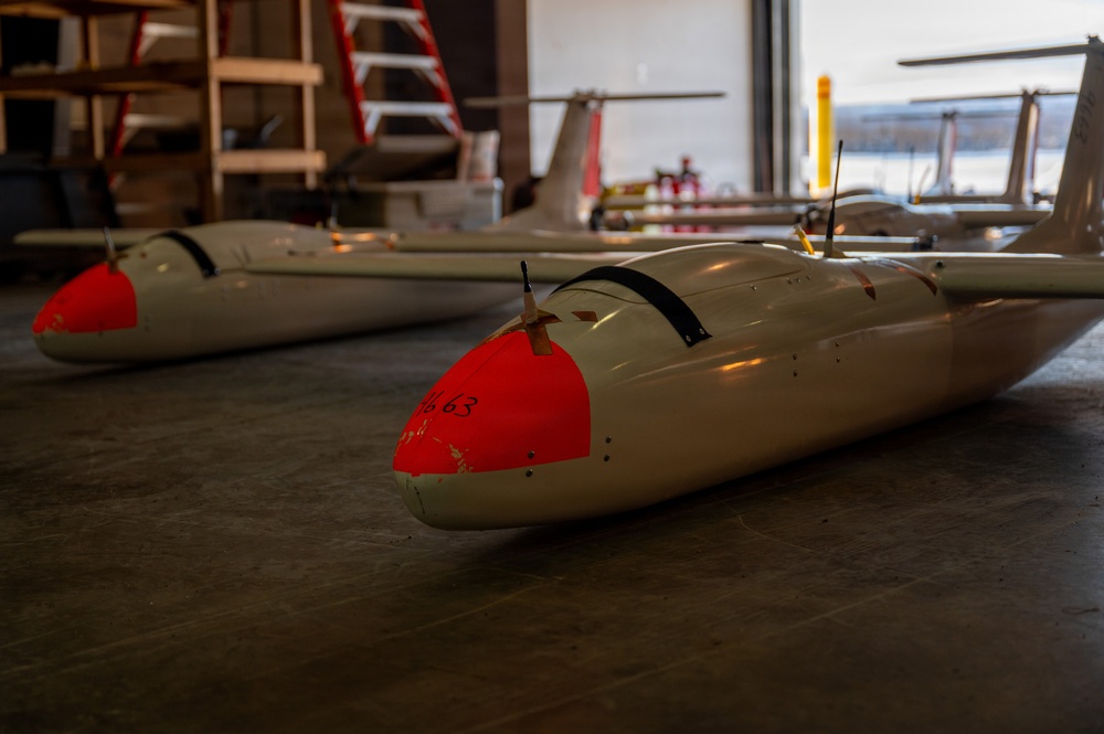 Американский беспилотник MQM-170 Outlaw в ангаре