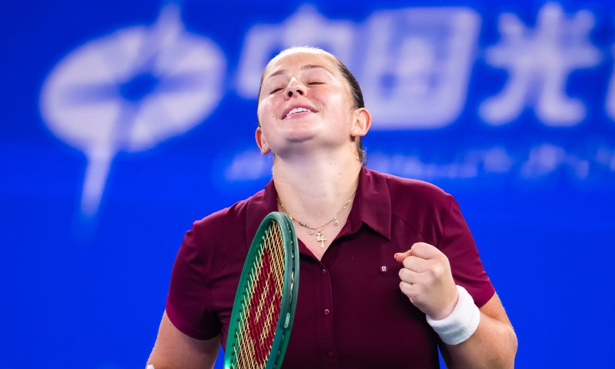 Елена Остапенко в матче турнира WTA 1000 в Ухане