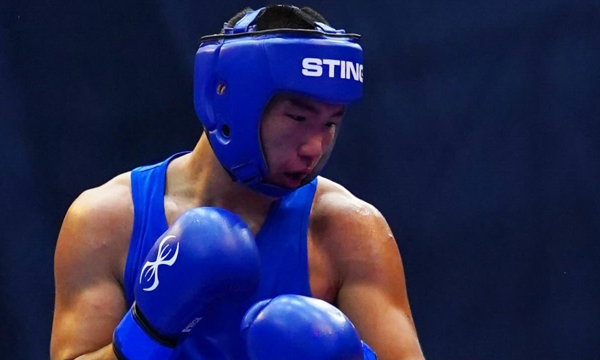 Казахстанский боксёр Еркетан Жаркынбек на чемпионате мира U19 в Будве
