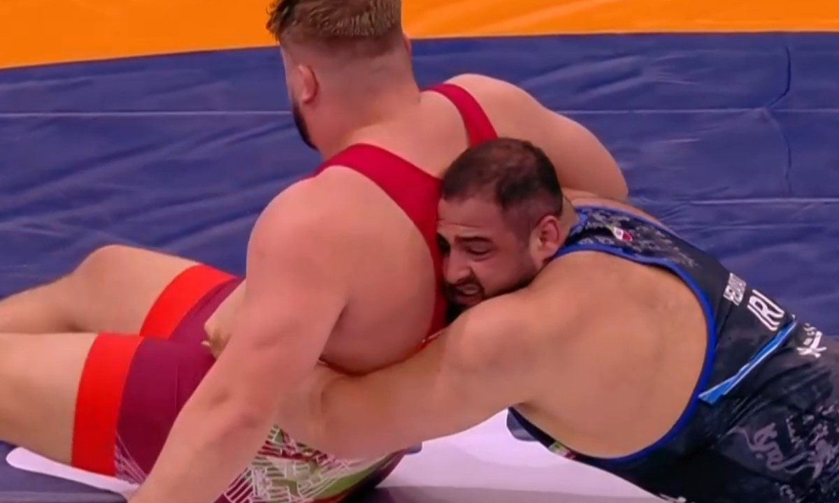Схватка на чемпионате мира по греко-римской борьбе в Астане