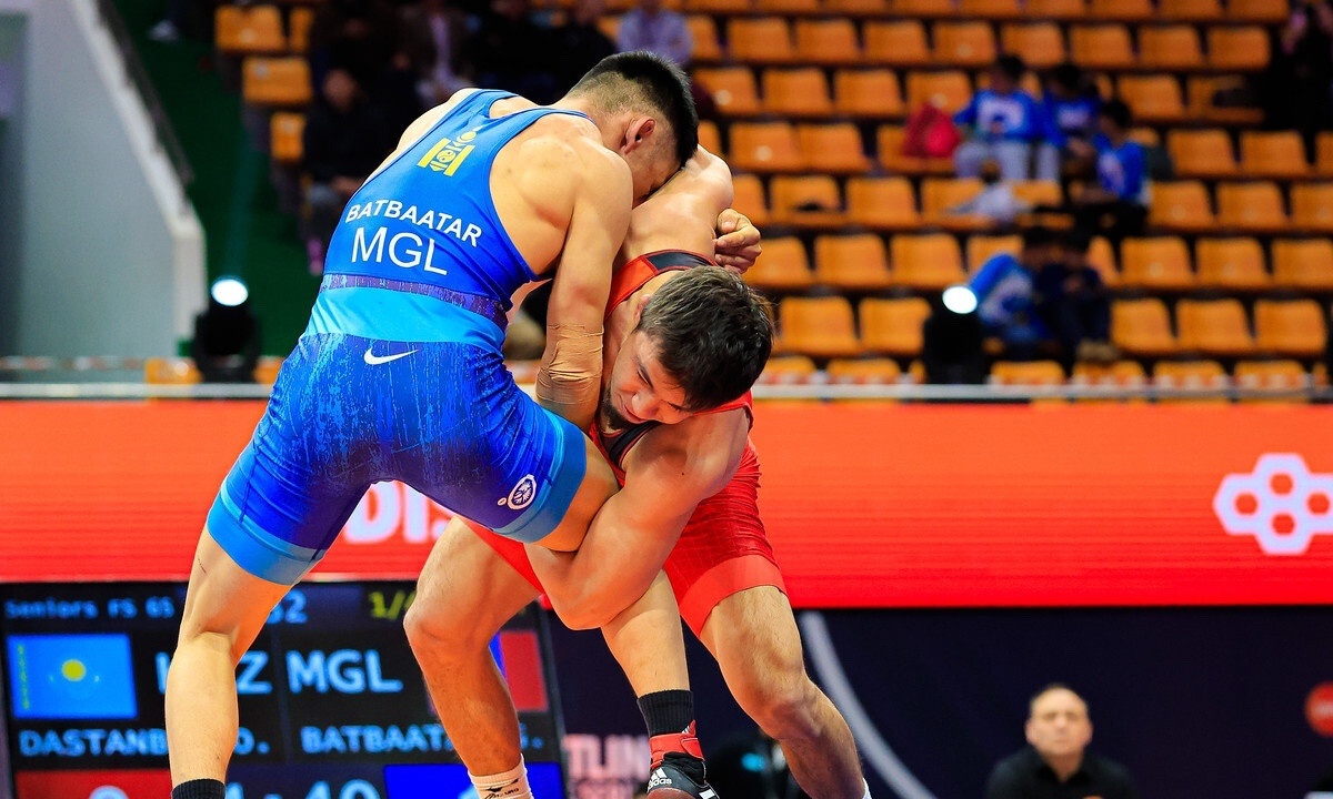 Осимжан Дастанбек на чемпионате мира по борьбе в Астане