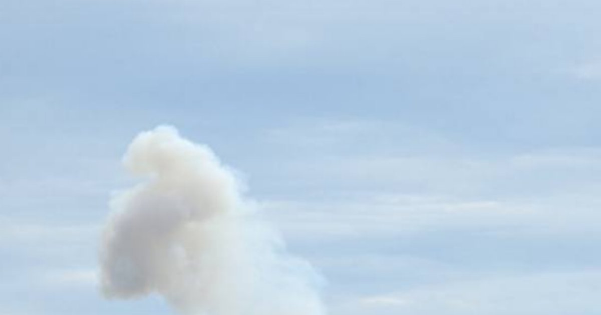 Место удара российского FPV-дрона возле остановки общественного транспорта в Запорожье
