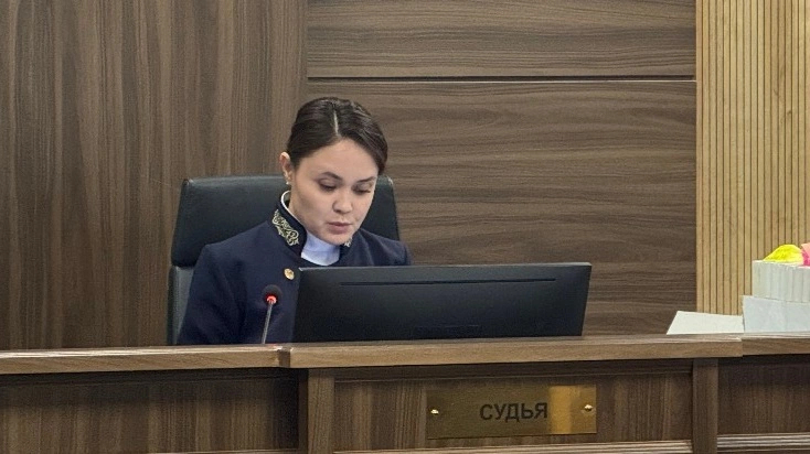 Зал суда в Астане на заседании по делу о гибели фельдшера Улданы Мырзуан