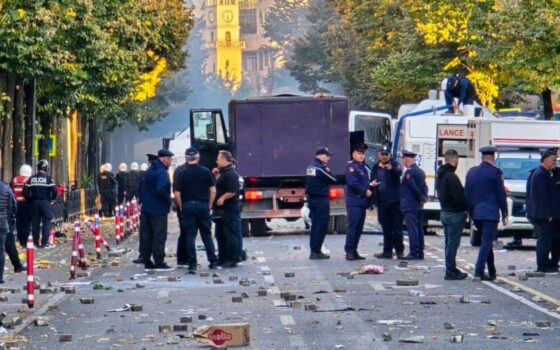 Полиция Албании впервые применила резиновые пули