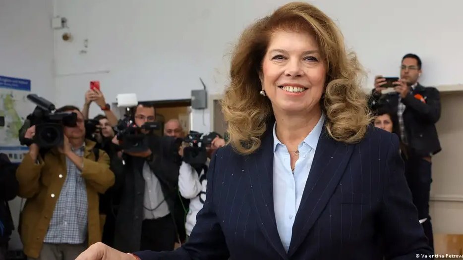 Йотова и Гюров разыграют пост президента Болгарии 1 ноября