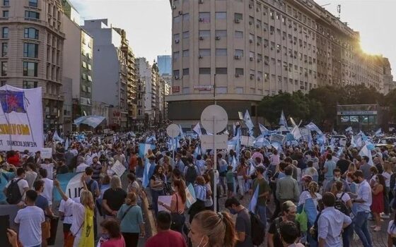 Протест за финансирование вузов в Аргентине перерос в стычки