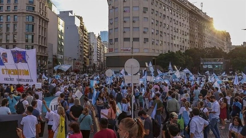 Протест против сокращения финансирования университетов в Буэнос-Айресе