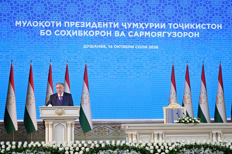 Президент Таджикистана Эмомали Рахмон на встрече с предпринимателями и инвесторами в Душанбе