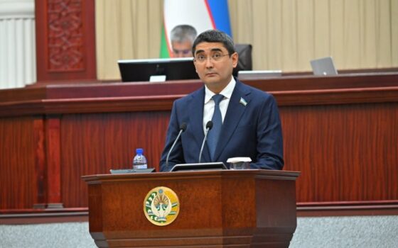 Депутаты Узбекистана одобрили запрет одежды «под госформу»