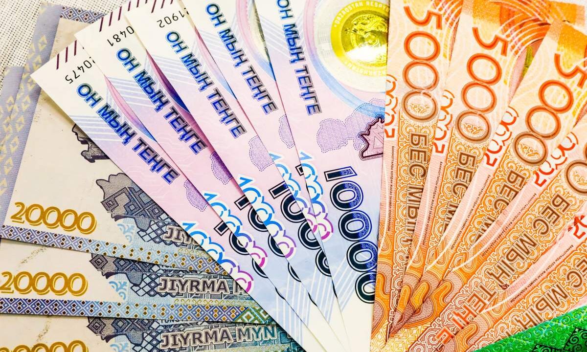 Мать с ребёнком: выплату по уходу до 1,5 лет с 2027 года закрепят за матерью