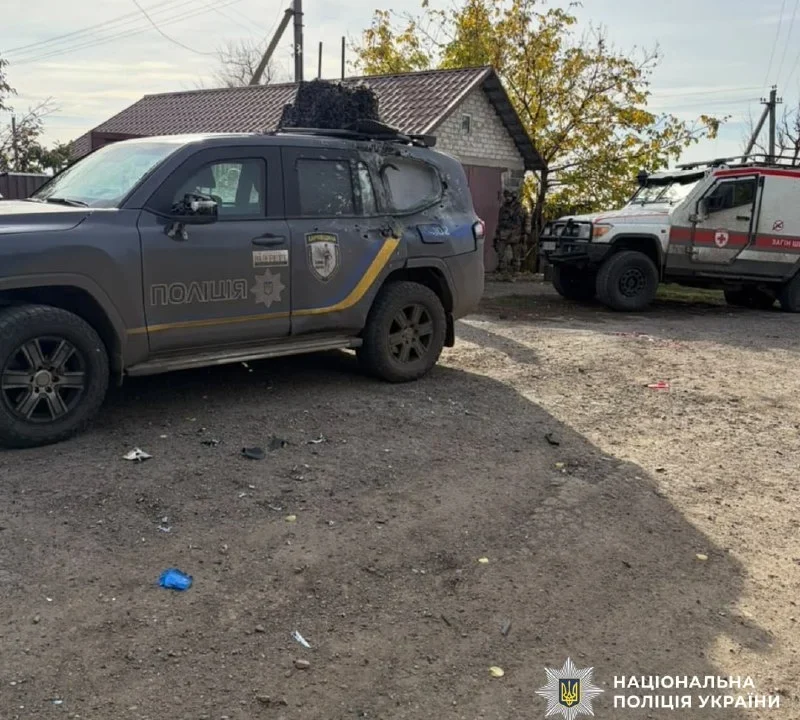 Бронированный автомобиль эвакуационной группы полиции «Белые ангелы», повреждённый российским FPV-дроном в Харьковской области