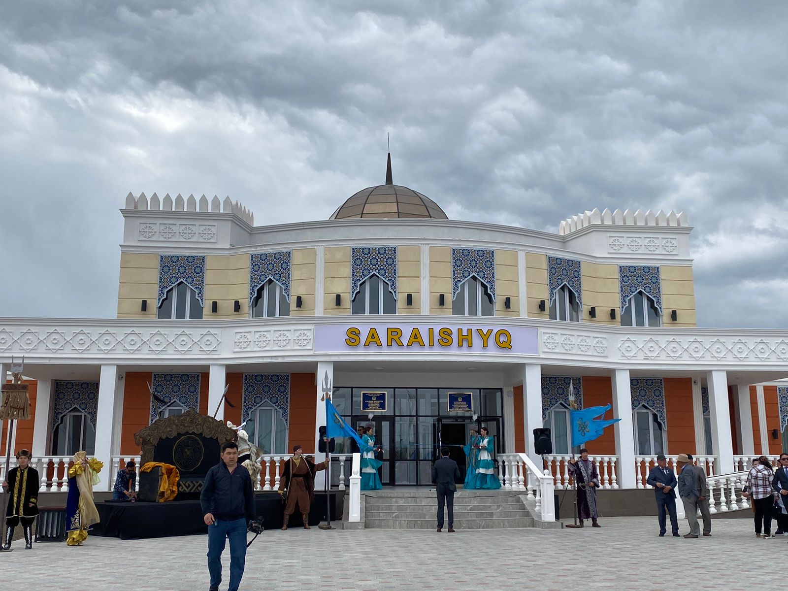 Дорога к Сарайшыку в степи