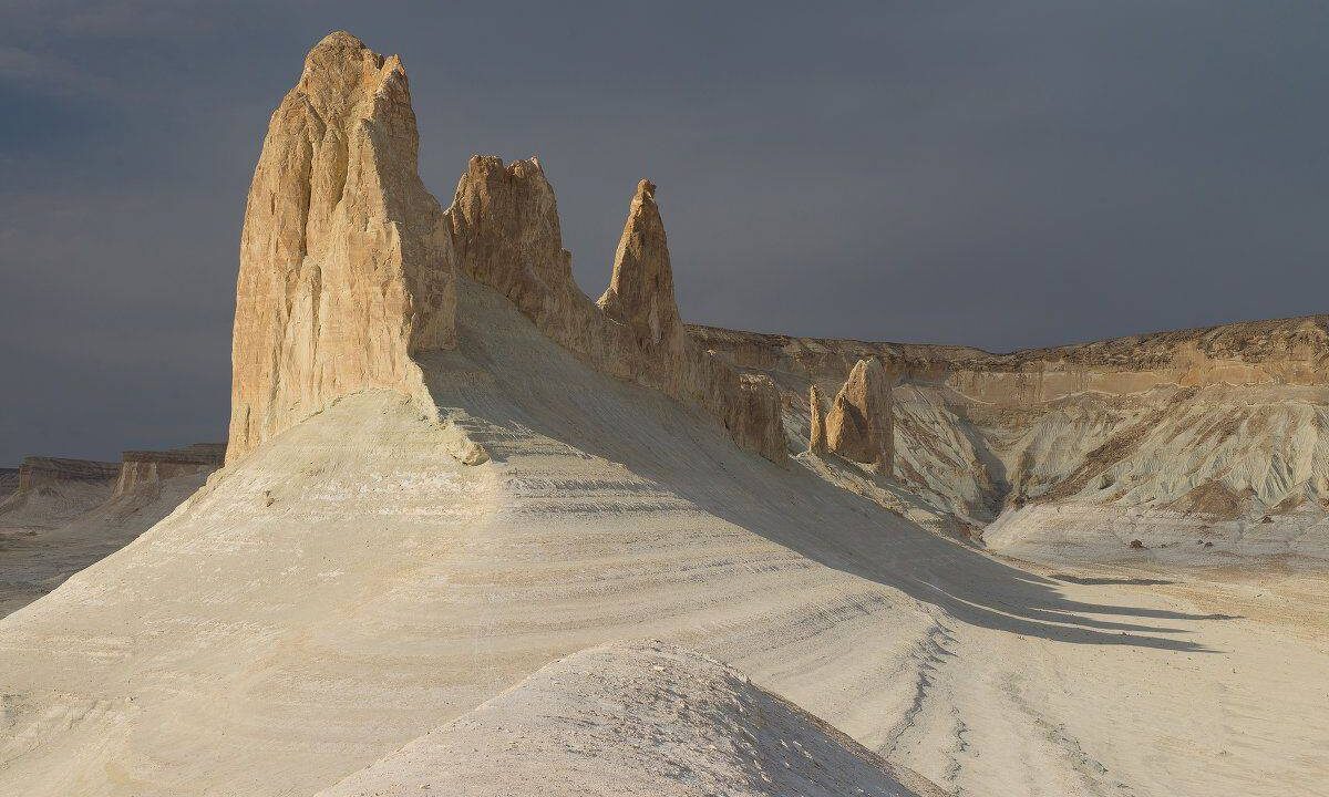 Скалы Клыки в Бозжыре