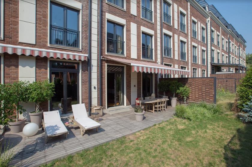 Таунхаусы Esentai River Townhouse в Алматы