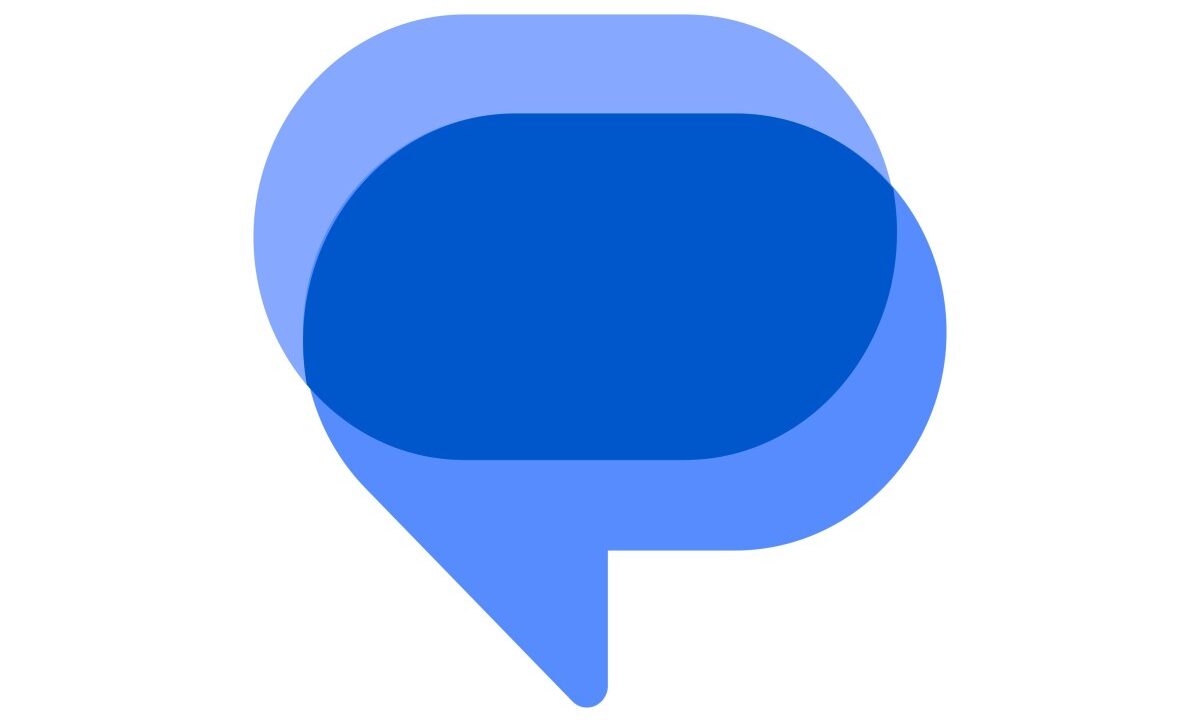 Android-смартфон с открытым приложением Google Messages