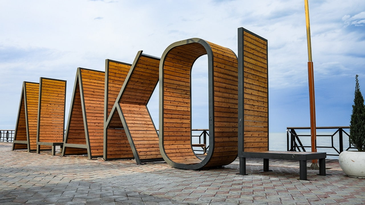 Берег озера Алаколь